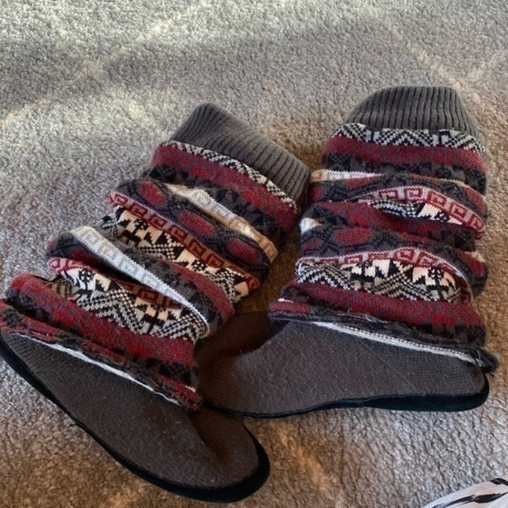 Muk Luks The Original tall sweater leg warmer grippy shoes XL 91/2 to 10…